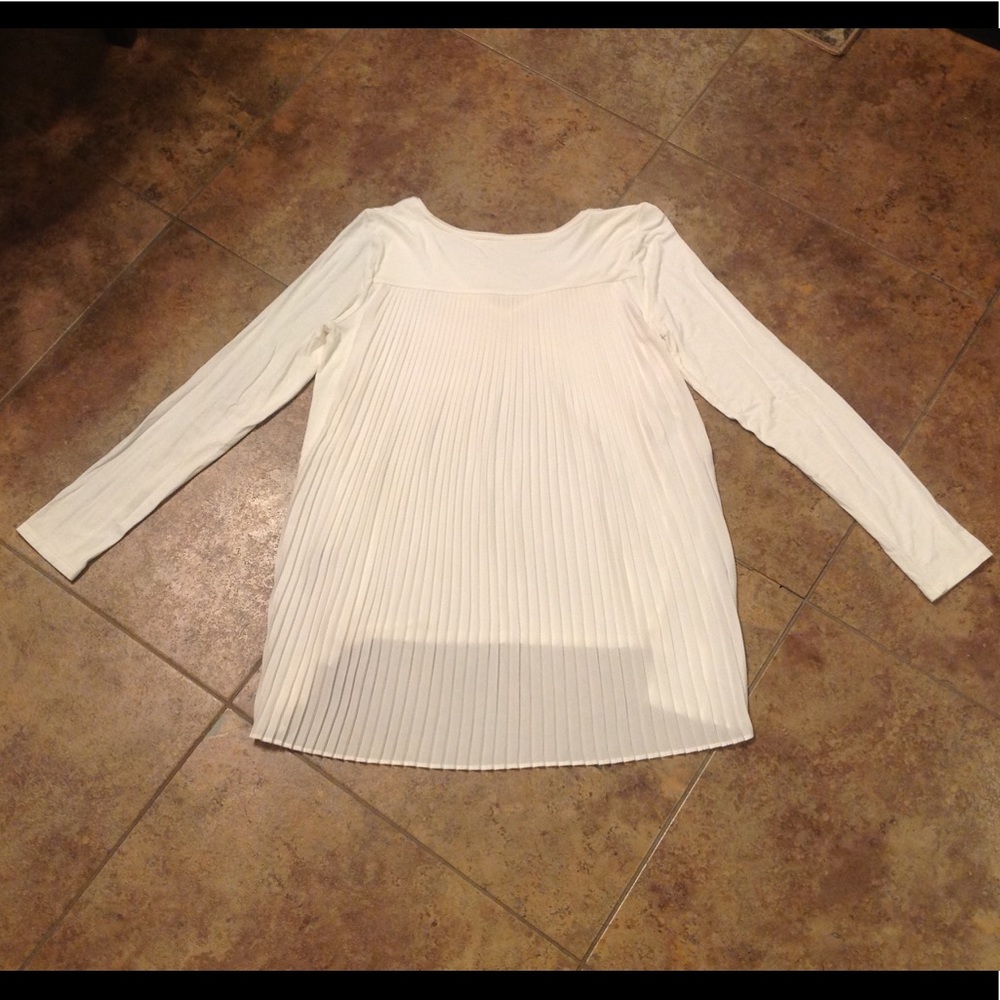 White House Black Market Pleat Back Top Size S. - Picture 7 of 8